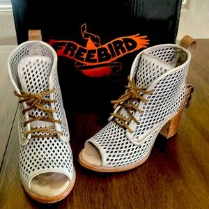Freebird benni in white size 11